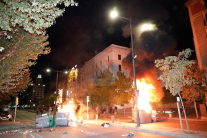 Policia i radicals es van enfrontar després d'un acte pacífic contra la sentència del procés