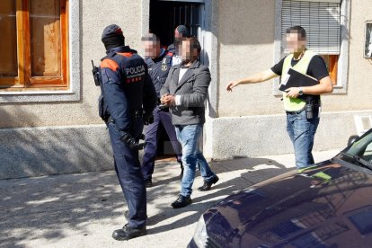 Imatges de l'espectacular operació contra el tràfic de marihuana a Alfarràs