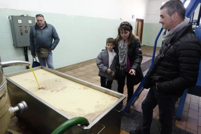 Imatge d’arxiu d’una jornada de portes obertes a la cooperativa oleícola de Castelldans.