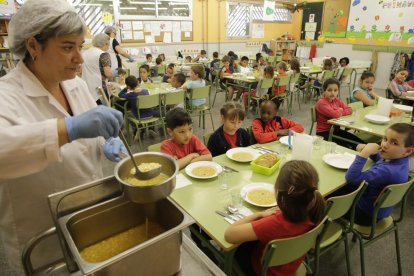 El menjador escolar del col·legi Joan Maragall, a la Bordeta.