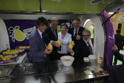 El ministre d’Agricultura, Luis Planas, va visitar també el saló dedicat a la fruita dolça Eurofruit.