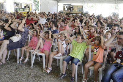 Els assistents a l’espectacle de Marcel Gros van col·laborar a la perfecció amb el pallasso.