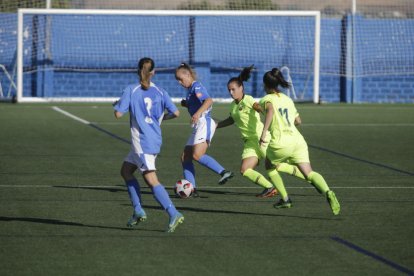 Un instant del partit d’ahir, que es va acabar amb victòria de l’AEM davant del Barça B.