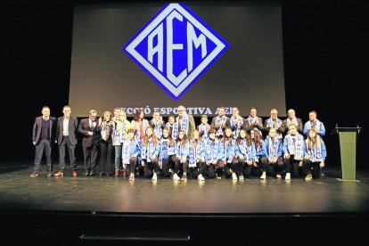 Las jugadoras que consiguieron el título de Liga subieron al escenario al final de la proyección.