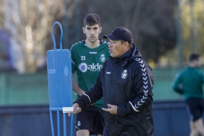 Ángel Viadero, durant un entrenament amb el Racing.