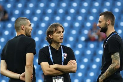 Els jugadors croats Kovacic, Modric i Brozovic afronten avui l’encreuament contra Dinamarca.