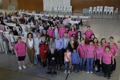 Els Magraners homenatja la gent gran amb un multitudinari berenar i última revetlla de la Fira d’Abril de Lleida