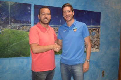 Jordi Esteve, director esportiu del Lleida, al costat de Miki Massana, que s’incorpora al cos tècnic.