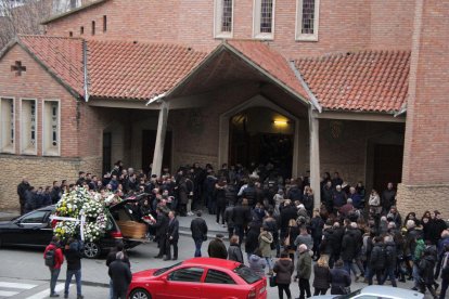 La iglesia del Sagrat Cor de Balaguer se quedó pequeña para despedir a Yeray Darias Rodríguez.