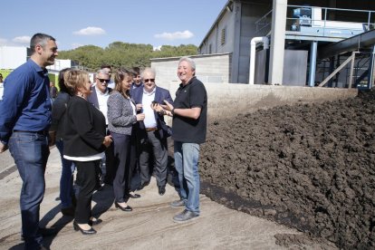 Serret va visitar ahir la planta de purins d’Almenar.