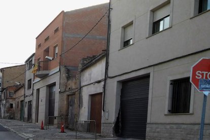 Imatge presa ahir de l’habitatge contra el qual es va encastar un cotxe a Arbeca.