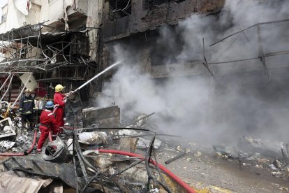 Bombers iraquians després d’un atemptat a Bagdad.