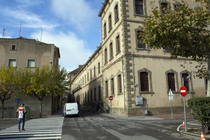 Imagen de la fachada de la Universitat de Cervera.