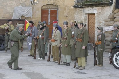 Un dels moments de la recreació ahir dels bombardejos sobre la Granadella el desembre del 1938.