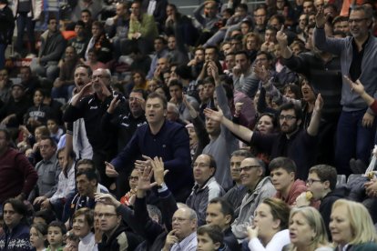 El público se quejó ostensiblemente del arbitraje.