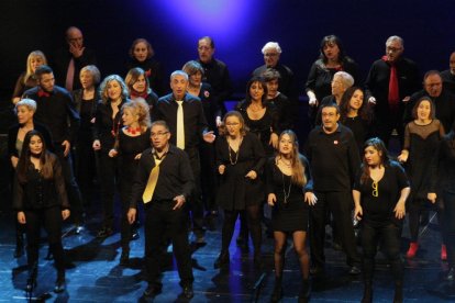 Un moment de l’espectacle de l’Orfeó, que combina les cançons nadalenques amb ritmes moderns.