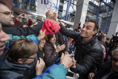 Pedro Sánchez, durant la visita realitzada a Xirivella.