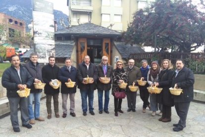 Les autoritats durant la inauguració del certamen.