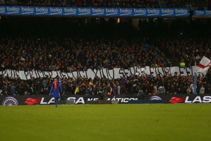 Esta es la pancarta que se exhibió en una zona de la grada del Camp Nou durante el derbi del domingo.