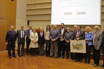 Saül Craviotto i la seua esposa al costat de les autoritats, representants del Grup SEGRE i Banc Santander i els artistes Ureña i González.