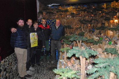 L’organització va visitar ahir el pessebre de Cal Valent.