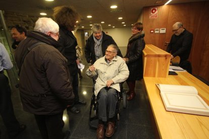 Lluís Virgili, en silla de ruedas, no se perdió en enero de 2014 el estreno del auditorio del Espai Orfeó.