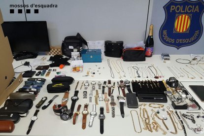 Material recuperado por la policía.