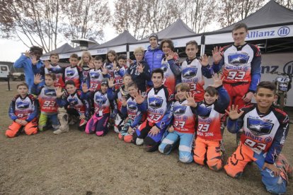 Marc y Àlex posaron antes de comer con todos los niños y niñas que toman parte en el Campus.