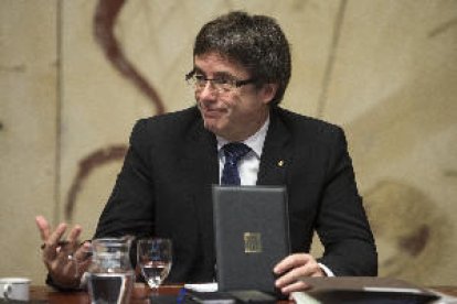 Puigdemont exige a Rajoy diálogo sin condiciones y no una operación de 