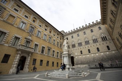 Fachada de la sede de Monte dei Paschi di Siena (MPS) en Siena.