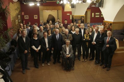 Foto de familia del tradicional almuerzo de Navidad de la Diputación con los medios de comunicación.