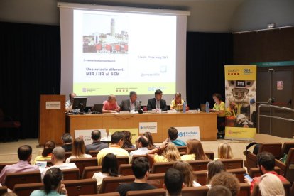 Un centenar de enfermeros y médicos asistieron a la jornada de formación del SEM en el Arnau. 