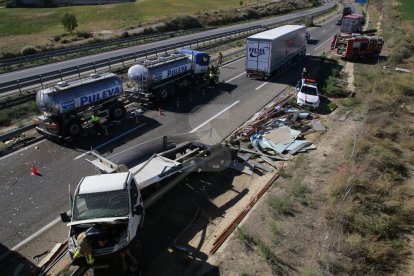 Una vista de l'accident mortal a l'A-2 a Alcoletge.