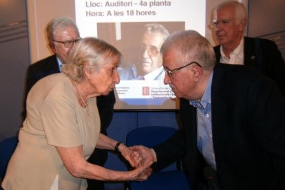 Florència Ventura, viuda de Josep Benet, con Josep Fontana.