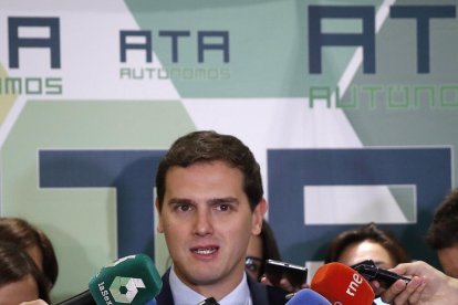 Albert Rivera, atiende a los medios en los XVI Premios Autónomo del año.