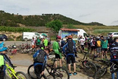 Ciclistas ayer en el punto de partida de los circuitos.