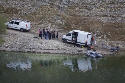 El treballs de recerca dels Mossos d'Esquadra al pantà de Susqueda.