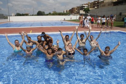 Jóvenes de Down Lleida actuaron como voluntarios y ofrecieron una coreografía en el acto central del Mulla’t en Lleida.