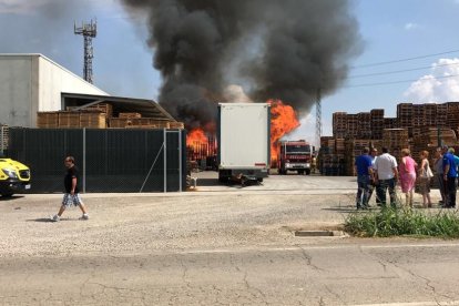 Ocho dotaciones de los Bomberos trabajaron en la extinción.