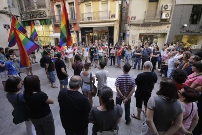 Imagen de archivo de una protesta contra la homofobia convocada por entidades leridanas. 