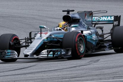 Lewis Hamilton, durant la sessió de qualificació del Gran Premi de Malàisia.