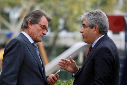 Artur Mas conversa con Francesc Homs