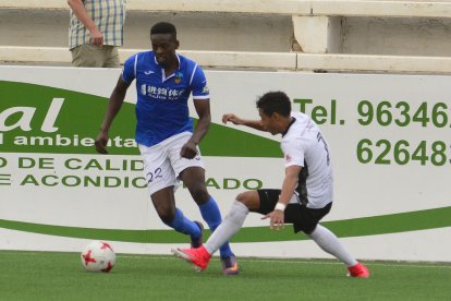 Mousa, en una acció del partit.