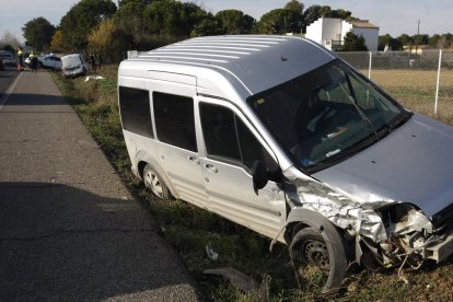 Tres vehicles van xocar a la sortida de Lleida cap a Alpicat.