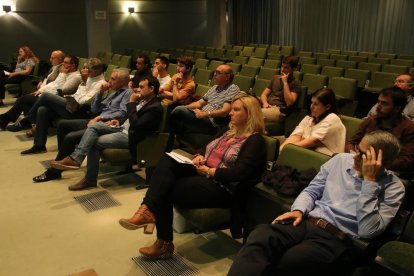 El públic assistent a les jornades sobre agricultura intensiva.