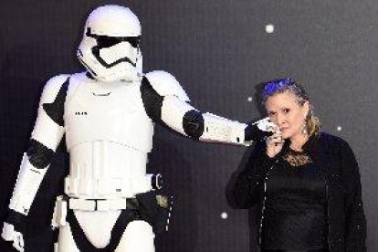 Los forenses continuarán investigando la causa de la muerte de Carrie Fisher