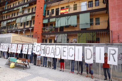 Acto por la unidad de España ayer en la plaza Paeria. 