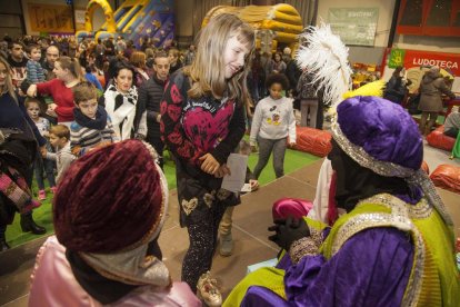 Los pajes reales recogen las cartas de los niños de Tàrrega