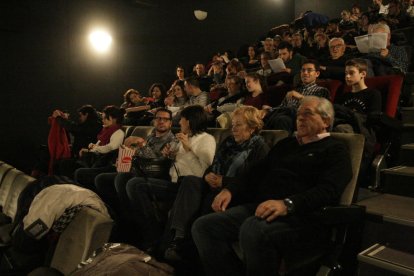 Unes 60 persones van omplir ahir a la nit la sala durant la preestrena.