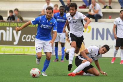 Mousa, en una acció del partit.